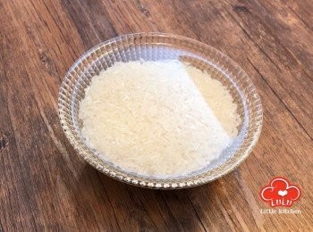 step2: 將米洗淨後，用水浸30分鐘左右