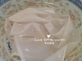 step3: 腸粉布浸於凍水中