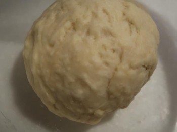 step2: 初步發酵後，麵團會漲大，質地更為柔軟。