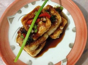 step6: 把煮好的醬汁淋在豆腐上，開吃囉！