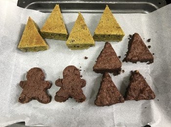 step5: 將蛋糕切成約5cm長方形，再斜切成對三角形