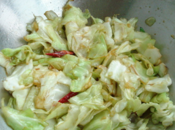 step5: 出鍋前放入少許白糖炒勻即可關火