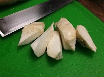 step2: <span class="group_3">蔬菜</span> 杏鮑菇半根切滾刀，其他<span class="group_3">蔬菜</span>切丁，花椰菜數朵，胡蘿蔔壓小花。