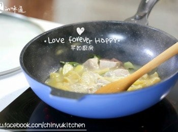 step9: 下生粉水勾芡, 至汁變濃稠, 關火