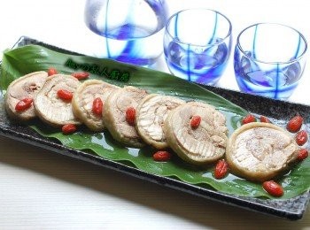 step8: 冰鎮浸泡一晚的醉雞腿,肉質Q彈又嚐得到迷人的酒香。