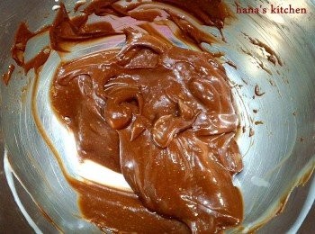 step8: 取剛拌好的乳酪的1/3,和巧克力醬混合均勻