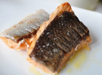 step5: 將烤好的鮭魚取出