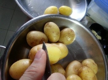 step2: 再將小土豆去皮