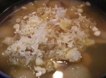 step7: 加入雪耳再煲半小時