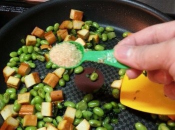 step6: 再落1茶匙砂糖炒勻約2分鐘即可