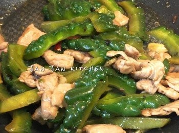 step4: 豬肉回鑊，下調味料炒勻，下生粉水埋芡即成。如需多汁，可以半杯清雞湯及生粉水埋個芡。