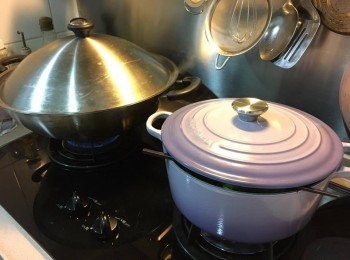 step8: 以中大火隔水蒸約1.5小時，可用牙籤拮下中間或旁邊位置，如果冇黏上粉漿便可