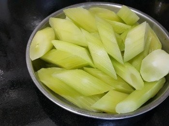 step2: 去皮後切件