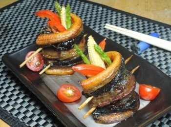 step5: 簡單的一道下酒菜就上桌囉，放上對切的小番茄裝飾一番