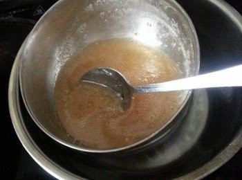 step4: 魚膠粉用少許食用開水開溶後再座熱水座溶