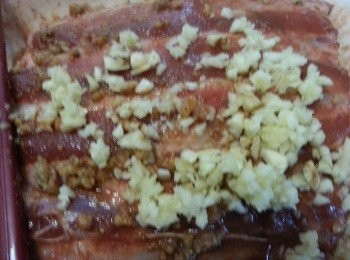 step4: 加薑汁、胡椒粉、水、生抽、砂糖。