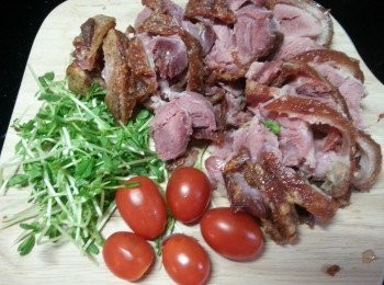 step8: 切好的豬手可以醃配芥末醬進食