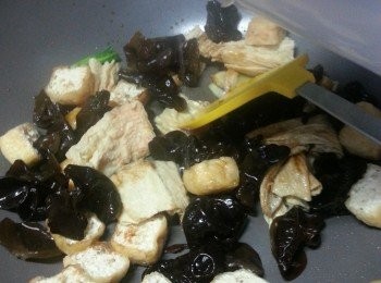 step6: 加適量食用開水煮約2分鍾