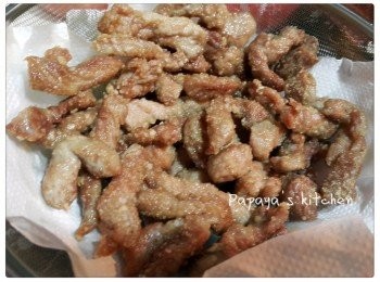 step3: 攞起，盡量隔去多餘嘅油