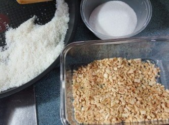 step6: 將花生碎.椰絲及砂糖拌勻成饀料待用(亦可以加入適量炒香的白芝麻)
