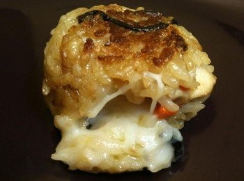 step17: 待小丸子穿上咖啡色的外套時（也就是煎成恰恰的狀態），爆漿小丸子就完成了。