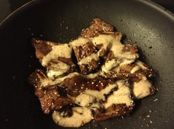 step4: 熄火後加入日式芝麻醬再炒勻上碟