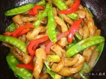 step7: 最後加入甜椒及豌豆一起翻炒至熟即可起鍋