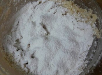 step4: 麵粉加入拌至沒粉氣即可 , 不用過度攪拌