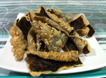 step5: 以小火炸至鬆脆，盛起吸乾油分即可。
