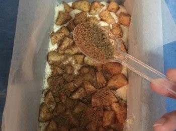 step10: 均勻的撒上一層黑糖肉桂粉。