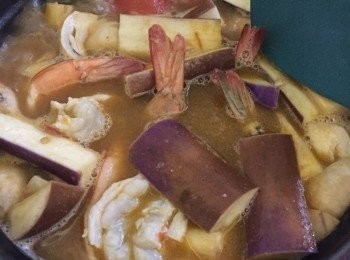 step12: 最後加入海蝦滾起至海蝦轉色及蝦身曲起即成