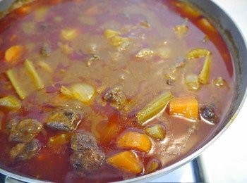 step5: *5燉牛肉--&gt;>小火燉90分鐘，起鍋前<span class="group_1">調味</span>(鹽，糖，黑胡椒粉)。