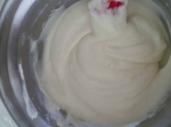 step3: 接著做蛋糕體~鮮奶油稍微打發,奶油乳酪隔水加熱,然後將所有蛋糕體的材料攪拌一起即可