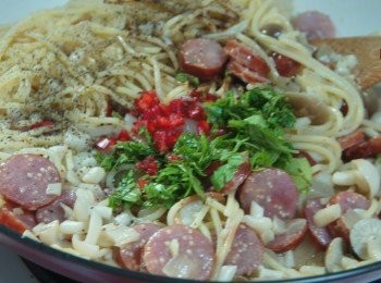 step9: 最後加九層塔細末.辣椒細末.黑胡椒.少許鹽巴調味