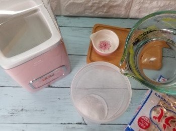 step1: 先將鹽及水拌勻。