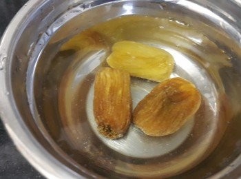 step6: 蜜棗用清水浸泡清洗