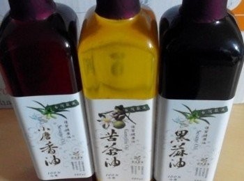 step2: 倒入少許米酒、魚露醬油、香油，即可呈盤上桌。