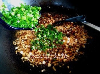 step10: 加入蔥粒拌勻 (留起少少灑面用)