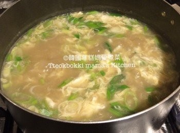 step13: 加入切好大蒜粒煲多一會立即熄火。