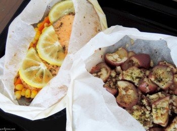 step7: 最后，用剪刀在鲑鱼包的中间剪开，热腾腾的准备上桌咯～