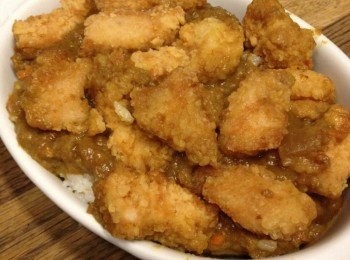 step4: 再放上<span class="group_2">炸雞塊</span>（本身味道其實夠了，想再重一點可以灑上胡椒鹽）