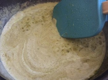 step6: 炒香後(約1分鐘)，才加其餘的椰汁攪均