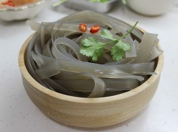 step8: 紅薯寬粉是少不了的配料啊 !
