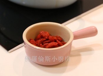 step5: 最後加入杞子再煲30分鐘