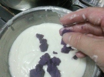 step7: 拌入椰漿混合物,拌勻