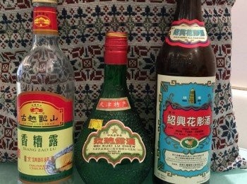 step3: 用玻璃樽或者大碗，加入香糟露，紹興花彫酒，玫瑰露和糖，拌勻，放入<a href="https://bit.ly/3zHU5V3" target="_blank" data-keyword="雞翼" class="guide-link"><strong>雞翼</strong></a> <span style="display:inline-block;vertical-align:middle;margin-top:-3px;color:initial;border-radius:3px;padding:2px 3px;font-size:12px;line-height:14px;background:#87d300;color:#fff;">即買</span> ，浸3小時，即成