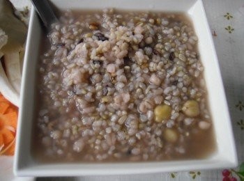 step1: 將食穀米稍微沖洗後，放入電鍋蒸煮至約8分熟取出備用