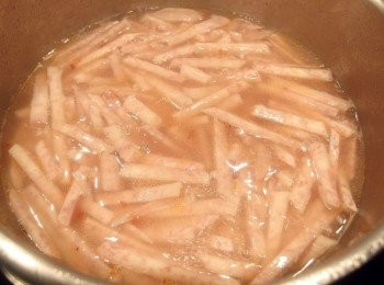 step10: 蓋上鍋蓋煮到芋頭稍透,但不要爛糊掉。