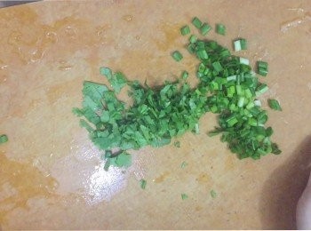 step3: 蔥和芫茜洗淨切粒備用