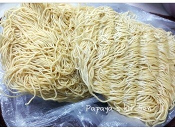 step1: 用呢種全蛋麵餅，係麵檔買得到